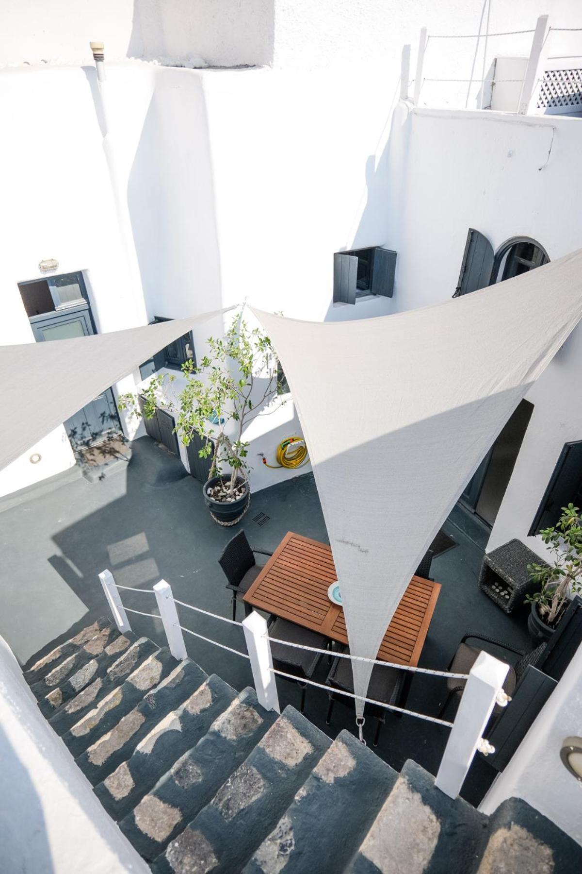 1906 Cave Villa Apartament *